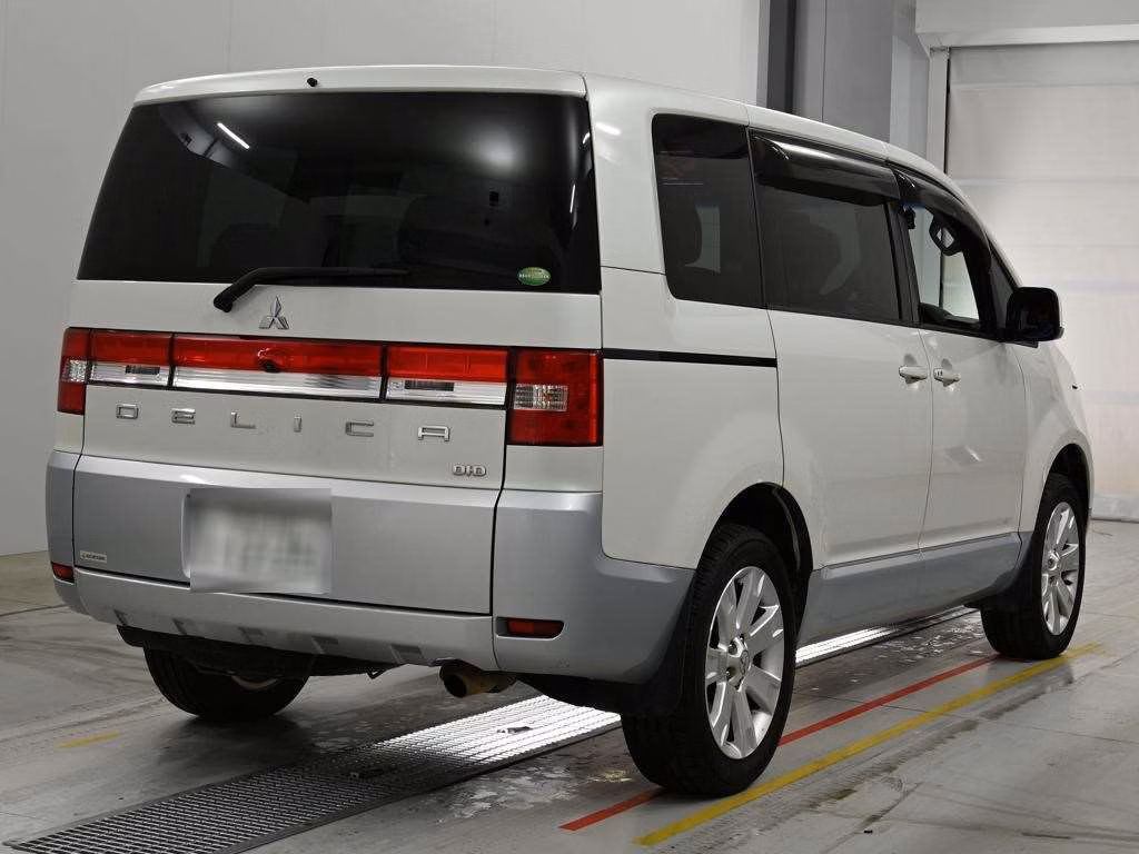 MITSUBISHI DELICA D:5