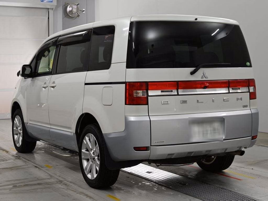 MITSUBISHI DELICA D:5
