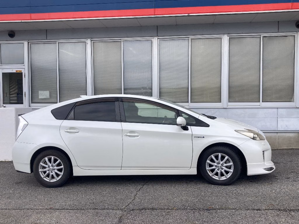 TOYOTA PRIUS