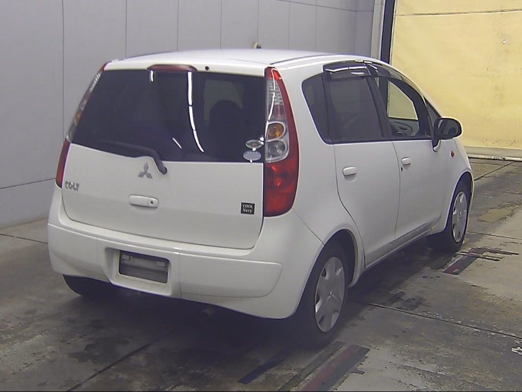 MITSUBISHI COLT