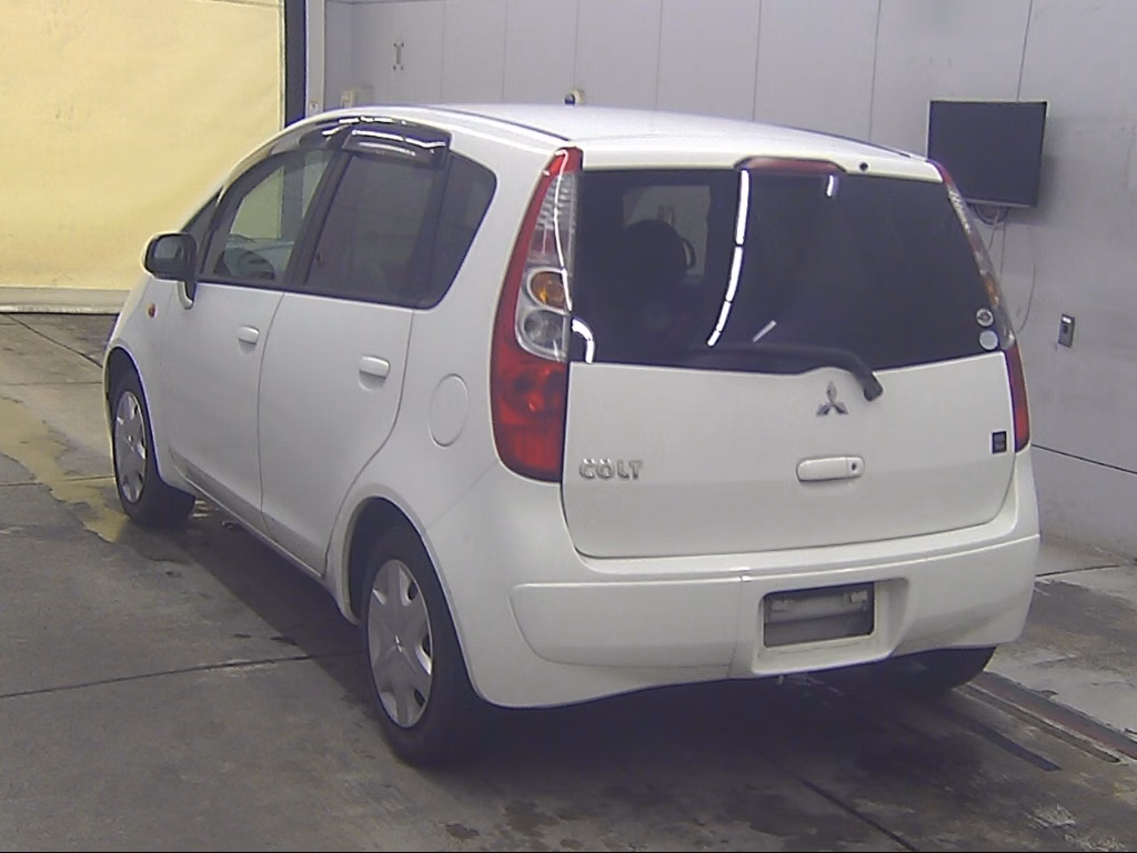 MITSUBISHI COLT