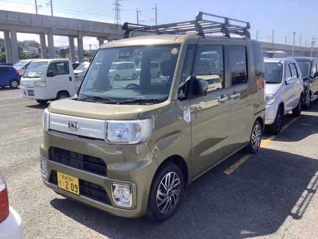 DAIHATSU WAKE