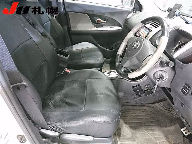 TOYOTA IST