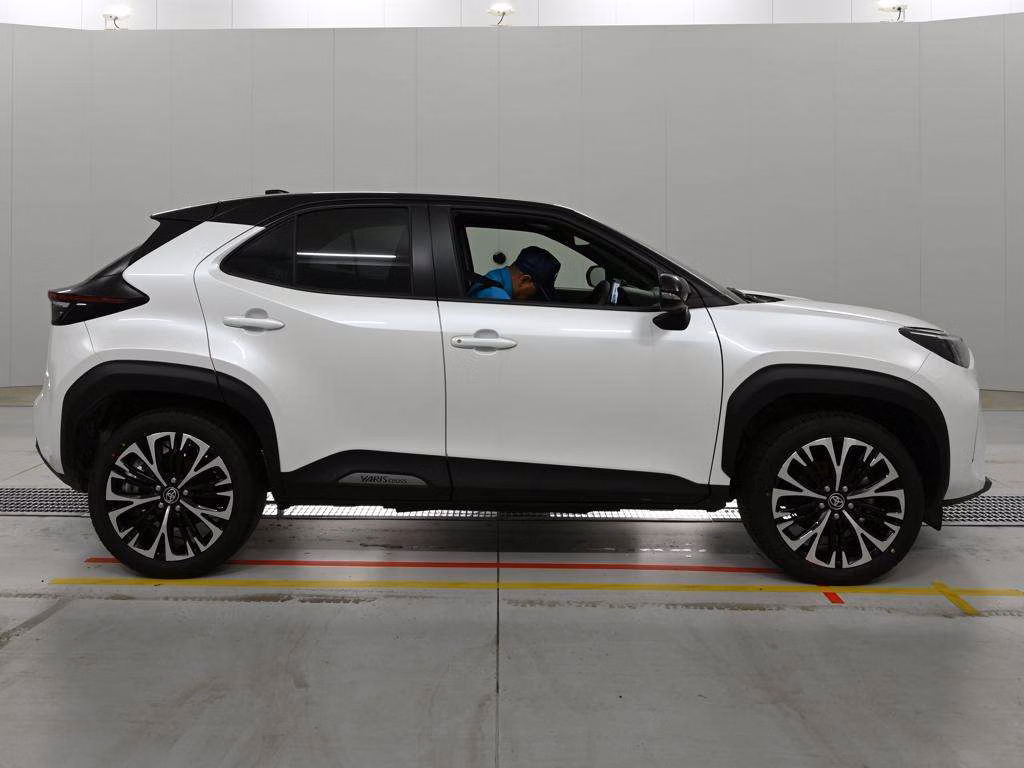 TOYOTA YARIS CROSS