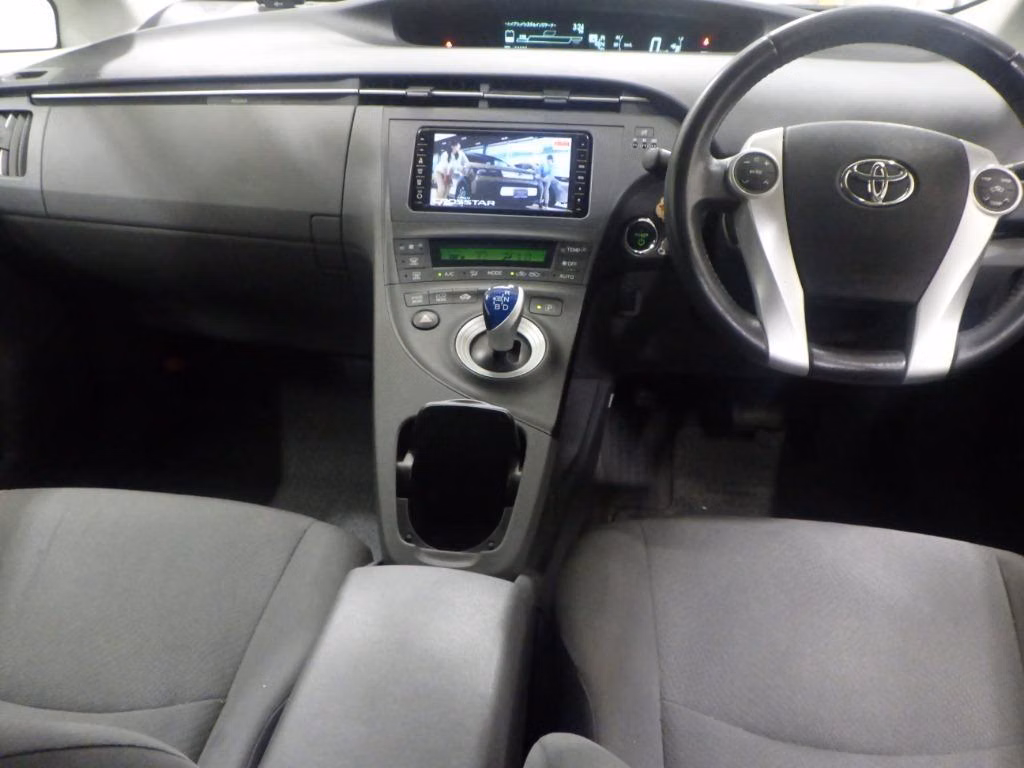 TOYOTA PRIUS