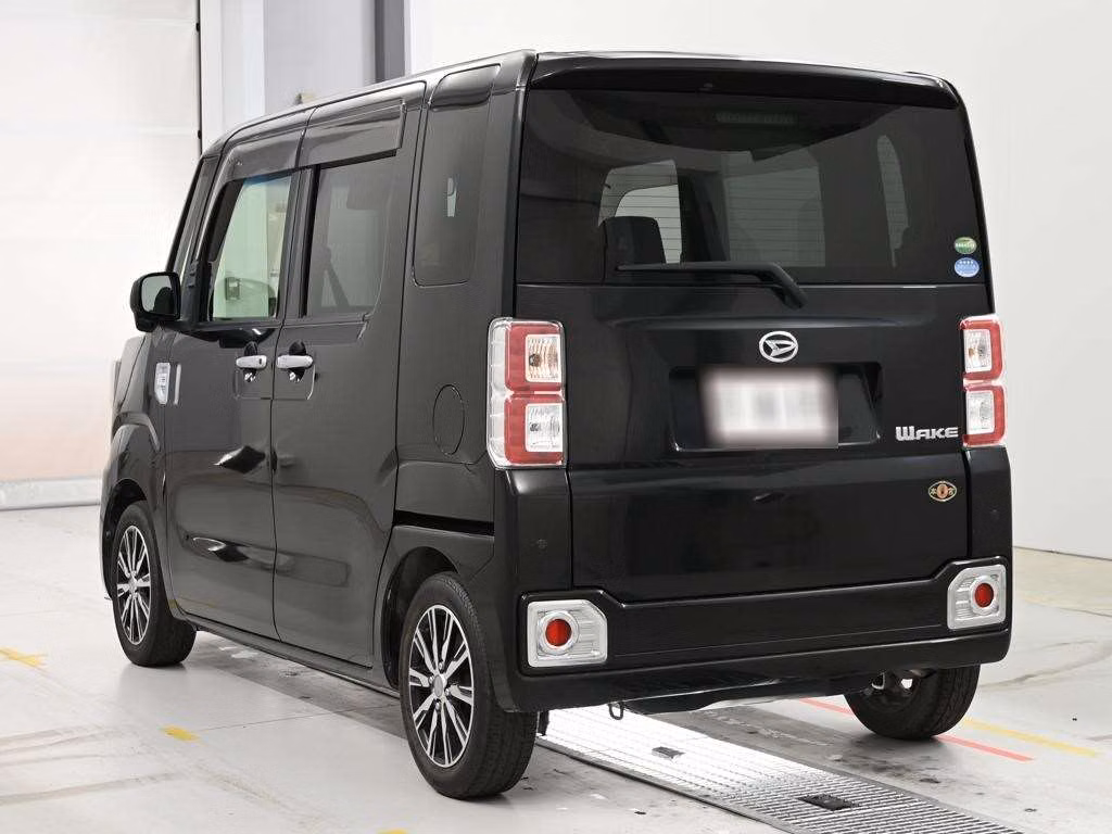 DAIHATSU WAKE