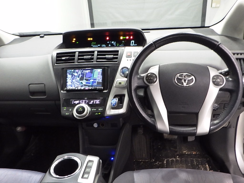 TOYOTA PRIUS ALPHA