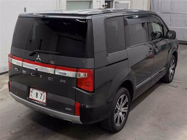 MITSUBISHI DELICA D:5