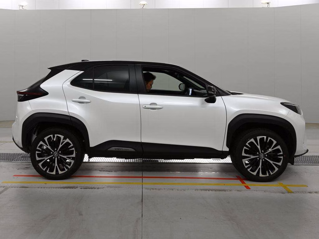 TOYOTA YARIS CROSS