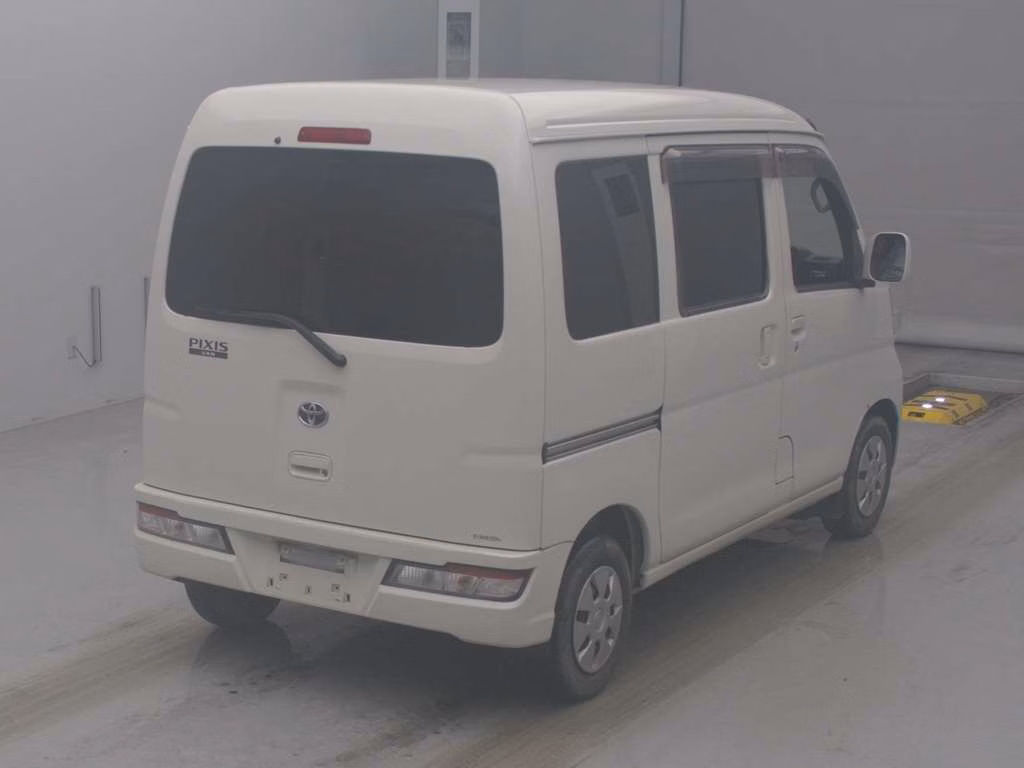TOYOTA PIXIS VAN