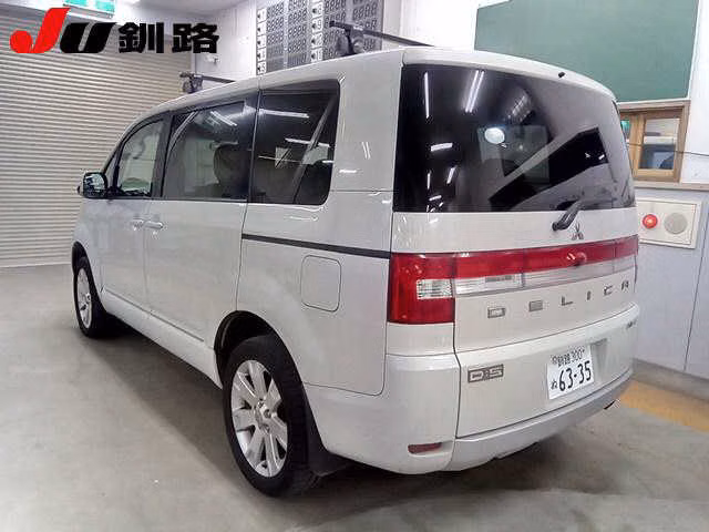 MITSUBISHI DELICA D:5