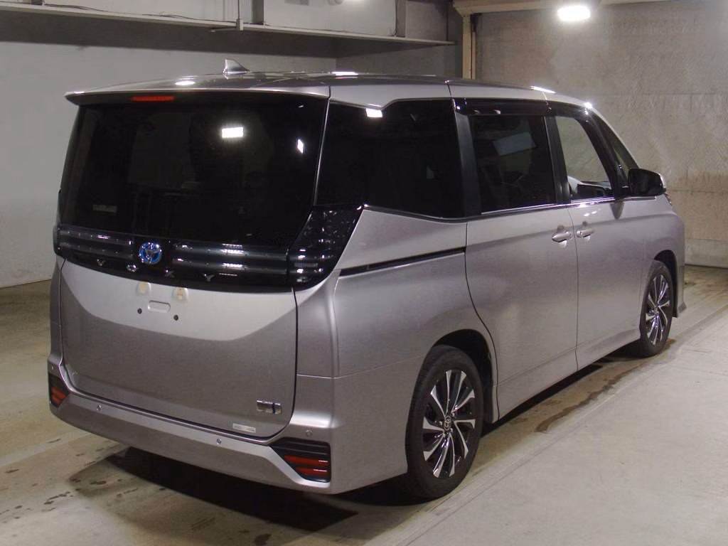 TOYOTA VOXY
