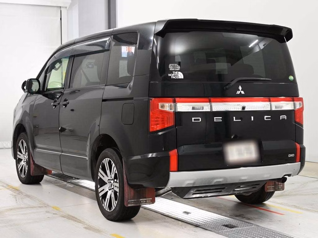 MITSUBISHI DELICA D:5