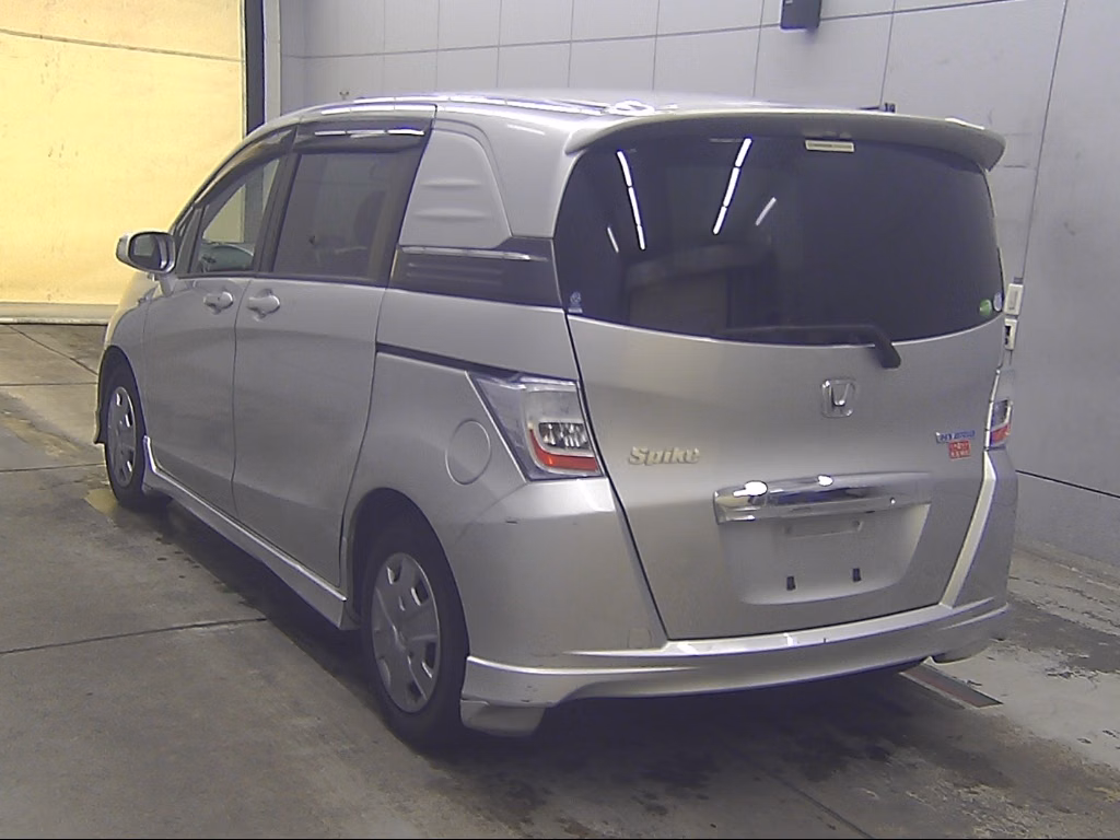 HONDA FREED SPIKE