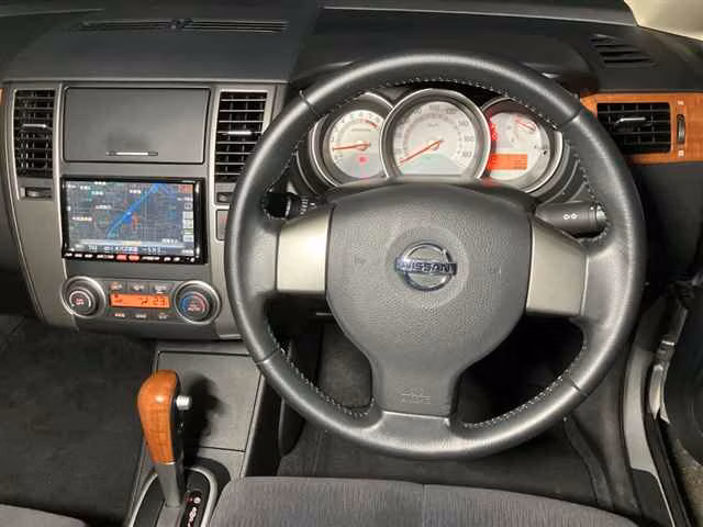 NISSAN TIIDA LATIO