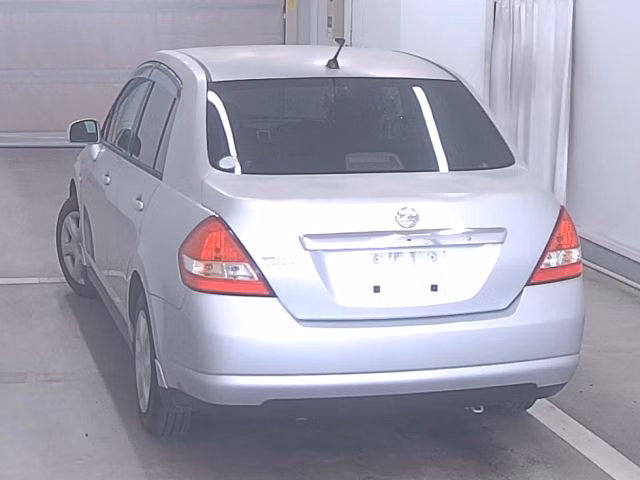 NISSAN TIIDA LATIO