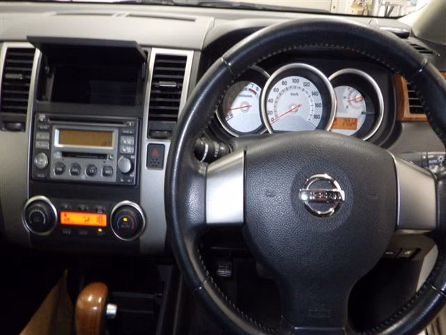 NISSAN TIIDA LATIO