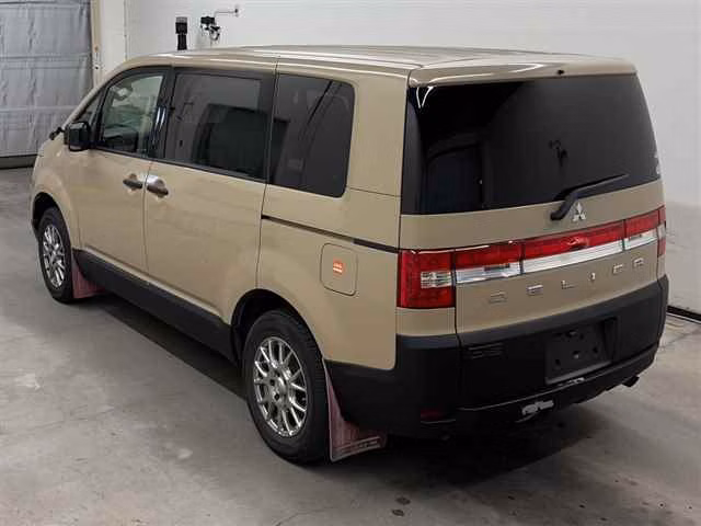 MITSUBISHI DELICA D:5