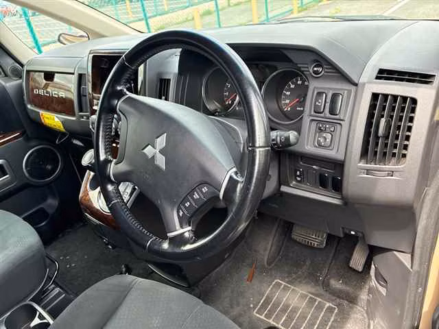 MITSUBISHI DELICA D:5