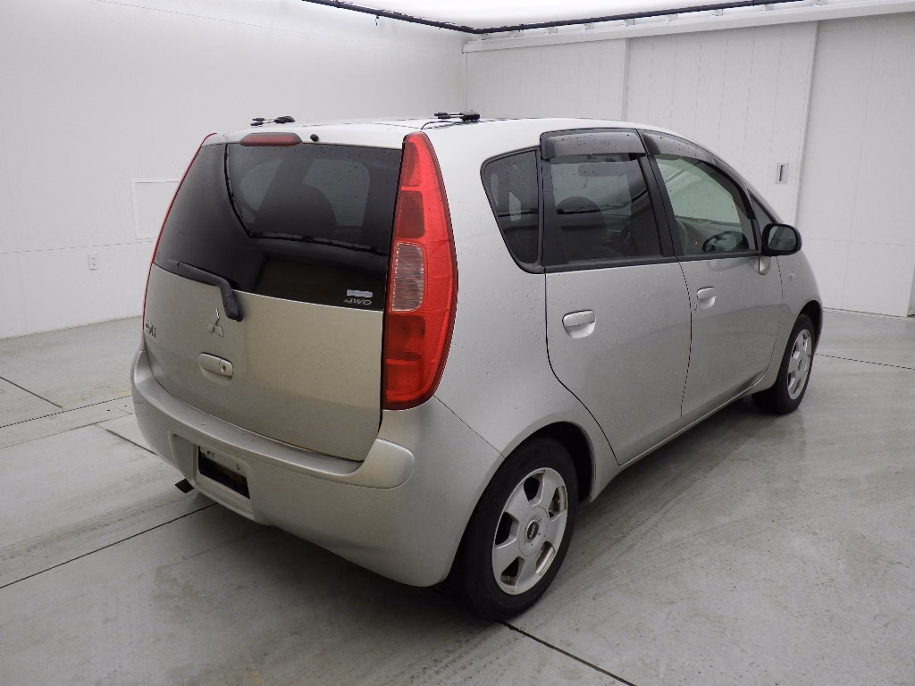 MITSUBISHI COLT