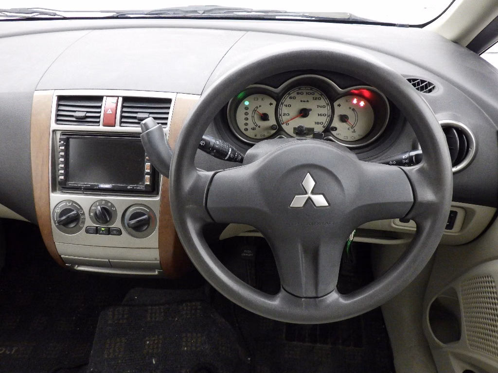 MITSUBISHI COLT