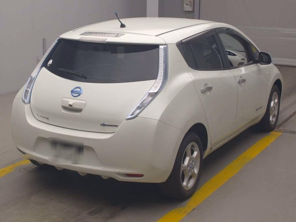 NISSAN LEAF