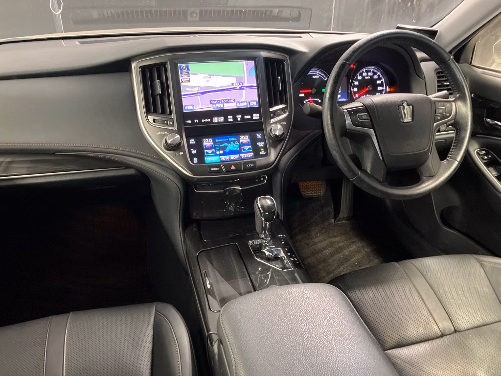 TOYOTA CROWN