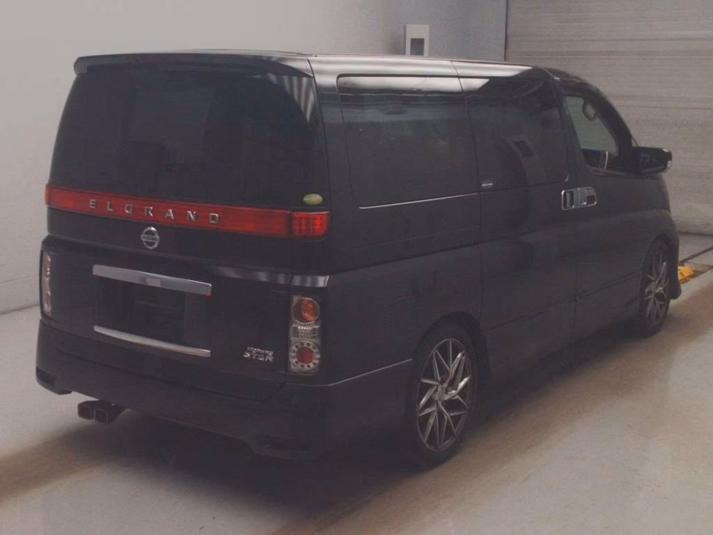 NISSAN ELGRAND