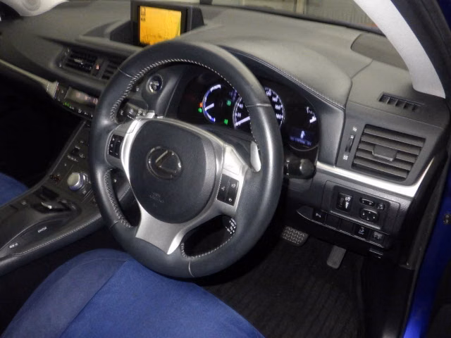 LEXUS CT200H