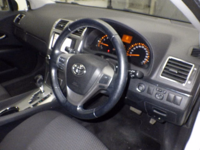 TOYOTA AVENSIS