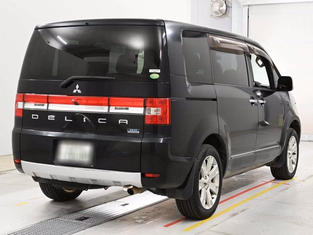 MITSUBISHI DELICA D:5