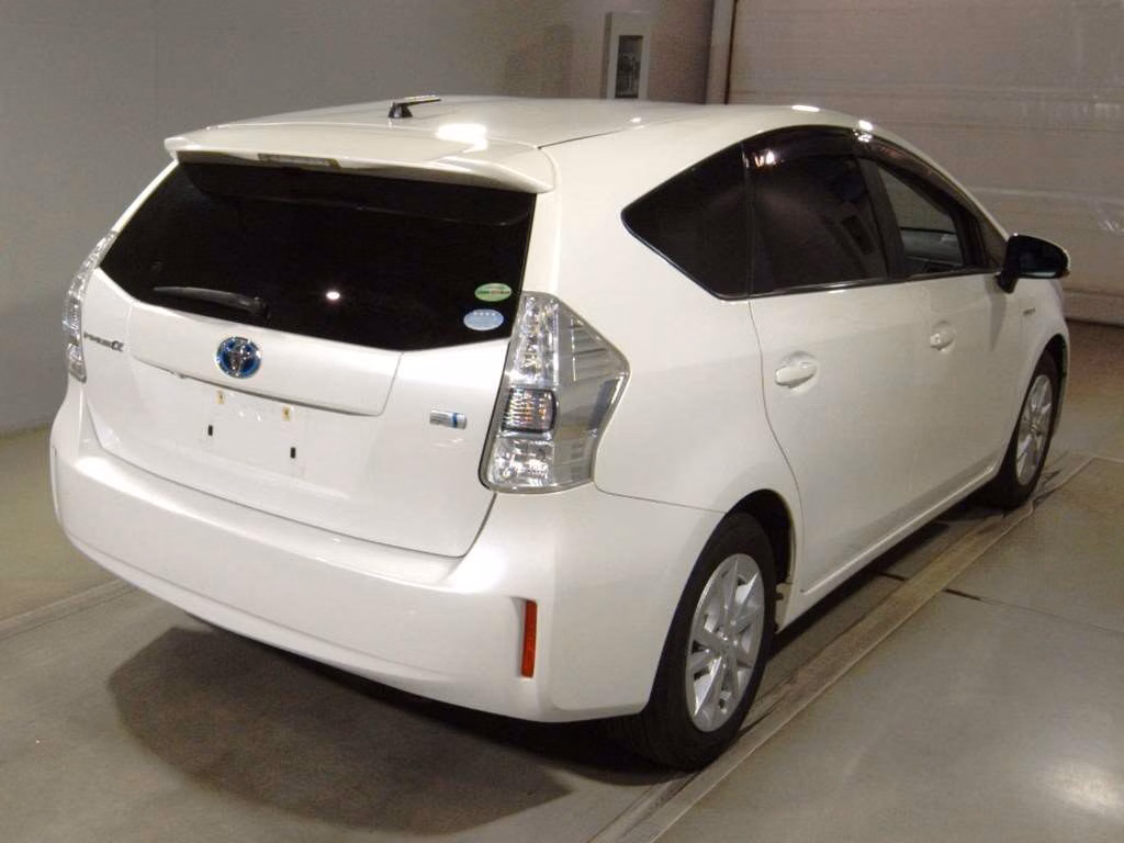 TOYOTA PRIUS ALPHA
