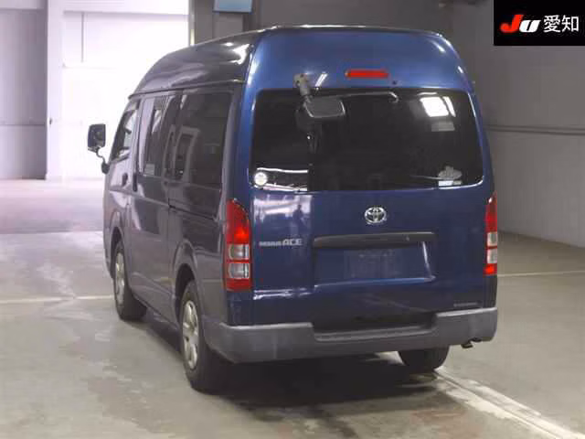 TOYOTA REGIUS ACE