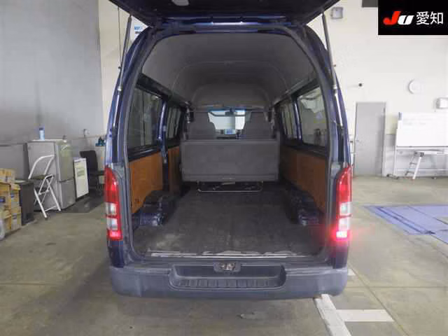 TOYOTA REGIUS ACE