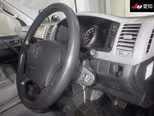 TOYOTA REGIUS ACE
