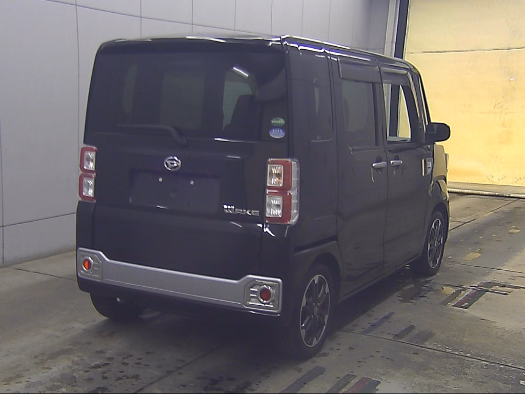 DAIHATSU WAKE