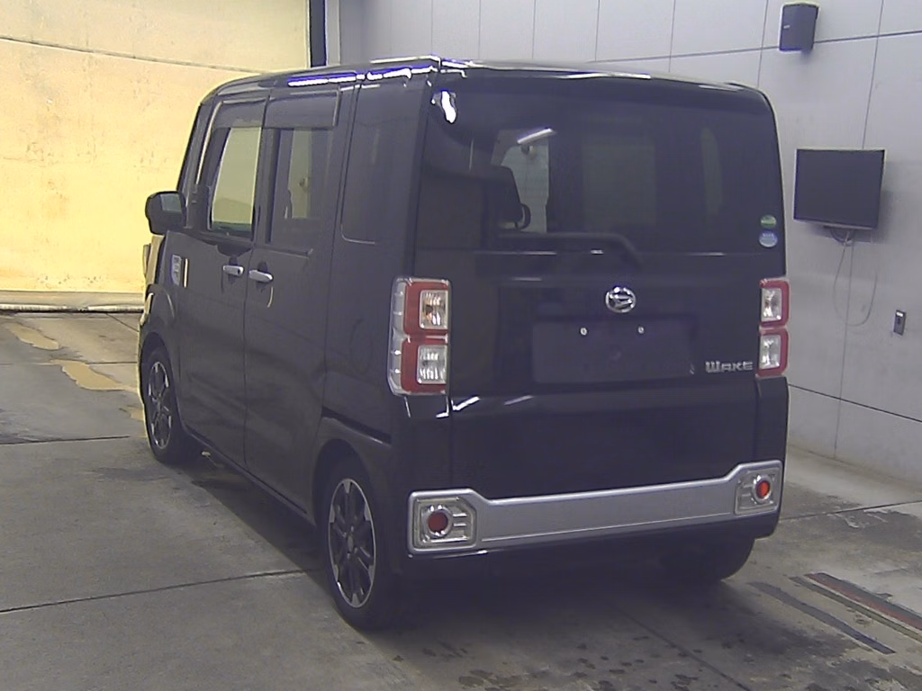DAIHATSU WAKE