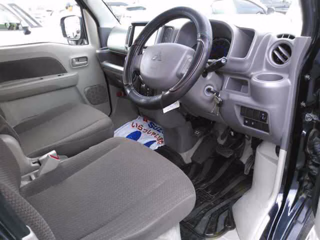 MITSUBISHI MINICAB