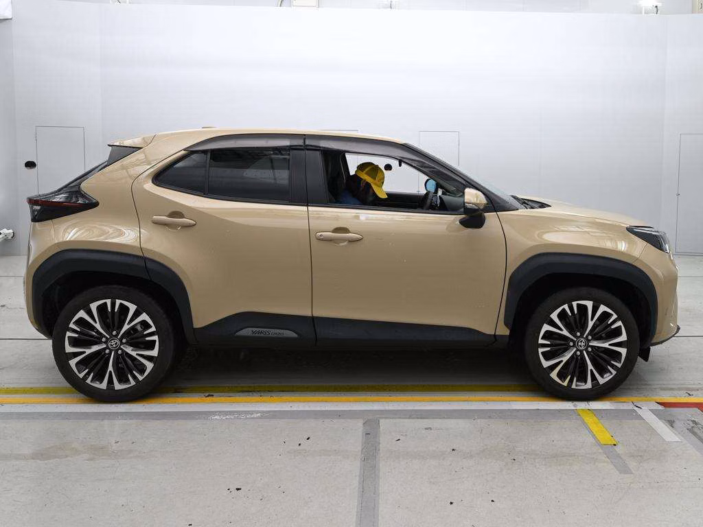 TOYOTA YARIS CROSS