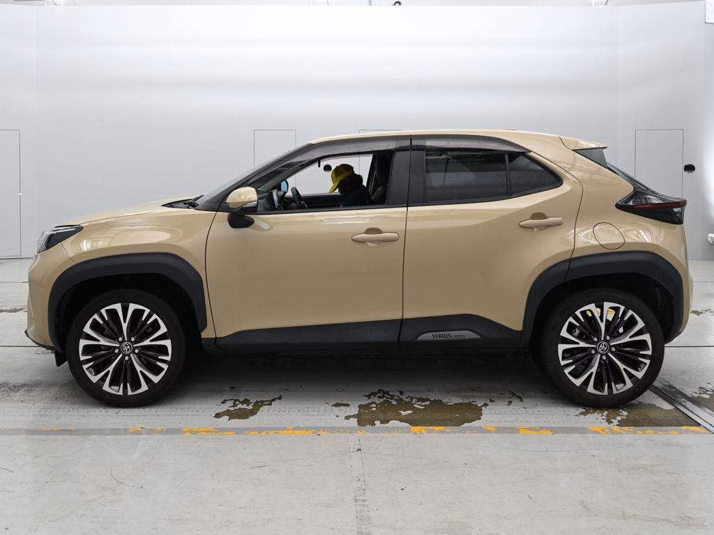 TOYOTA YARIS CROSS