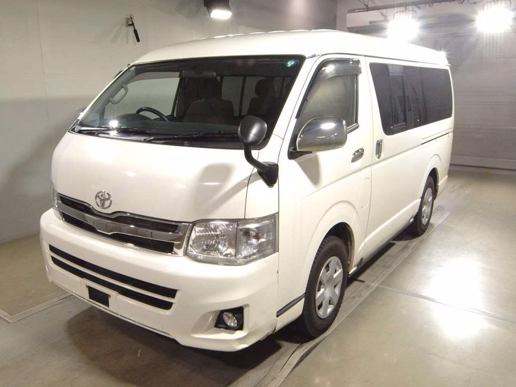 TOYOTA HIACE
