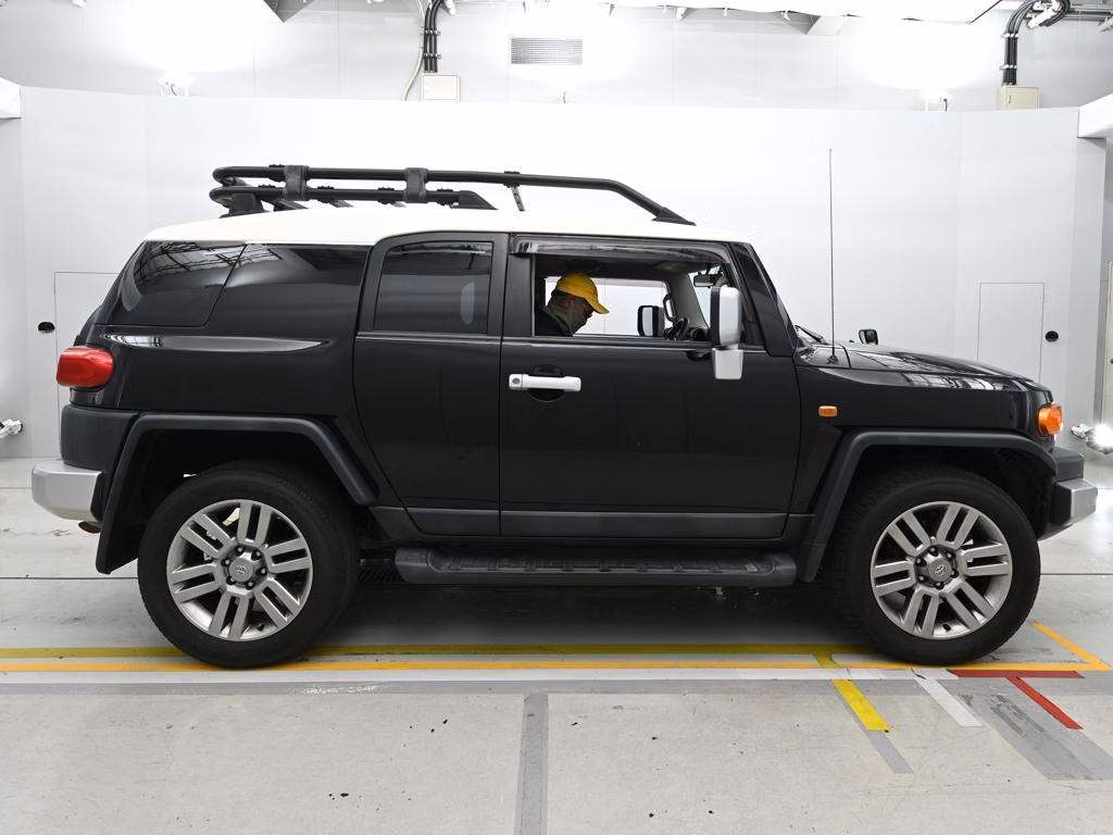 TOYOTA FJ CRUISER