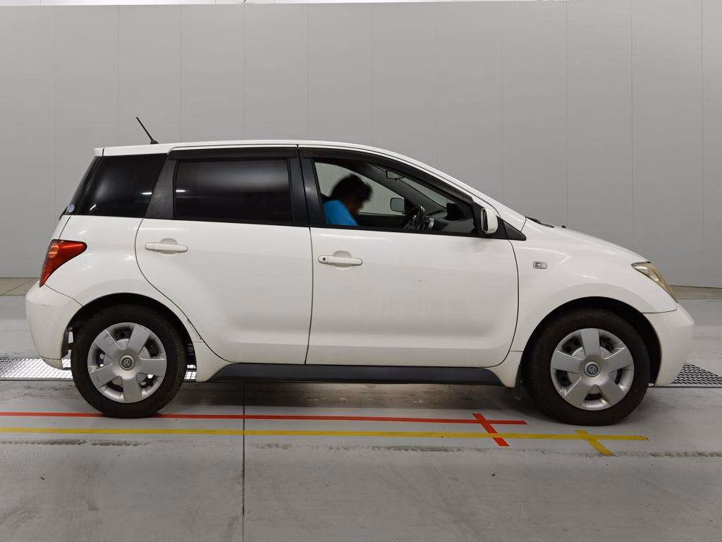 TOYOTA IST