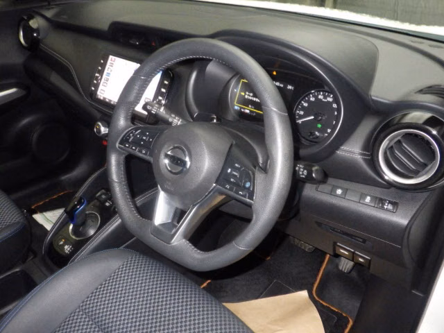 NISSAN KICKS