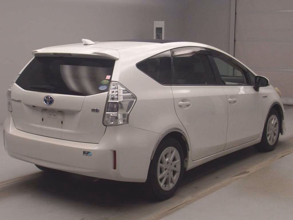 TOYOTA PRIUS ALPHA