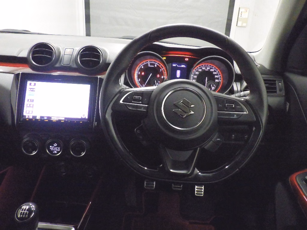 SUZUKI SWIFT
