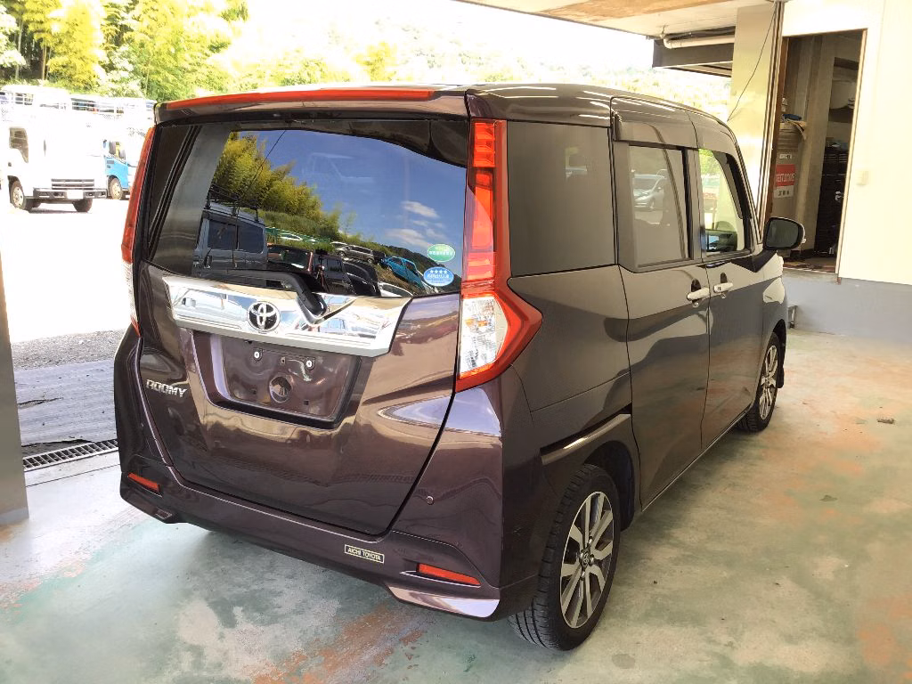 TOYOTA ROOMY