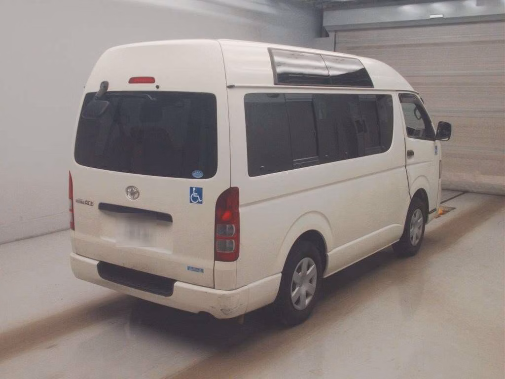 TOYOTA REGIUS ACE