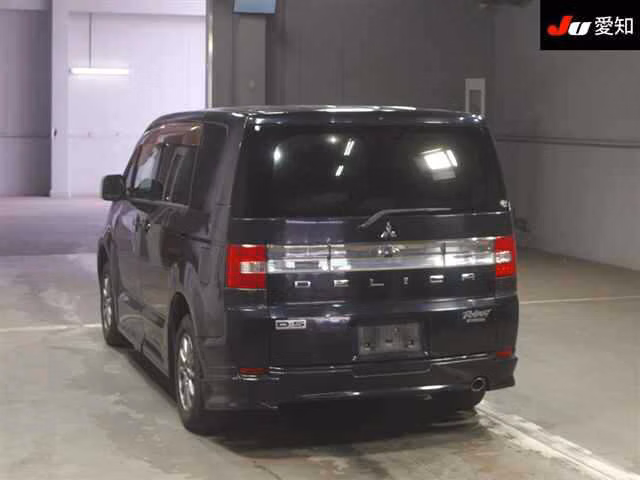 MITSUBISHI DELICA D:5
