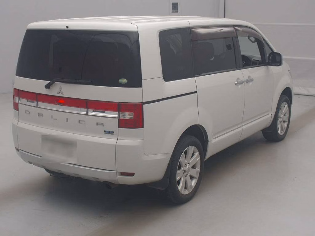 MITSUBISHI DELICA D:5